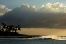 Load image into Gallery viewer, Sunset and wave in Hawaii
