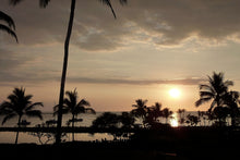 Cargar imagen en el visor de la galería, Soft and cloudy sunset

